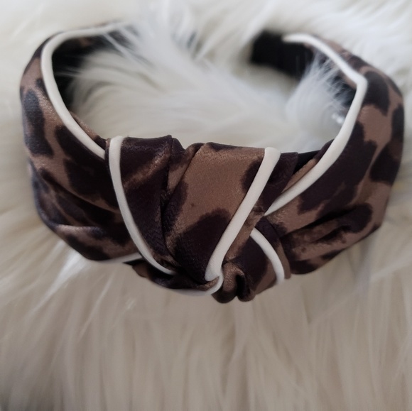 Knotted Headband - Picture 2 of 3